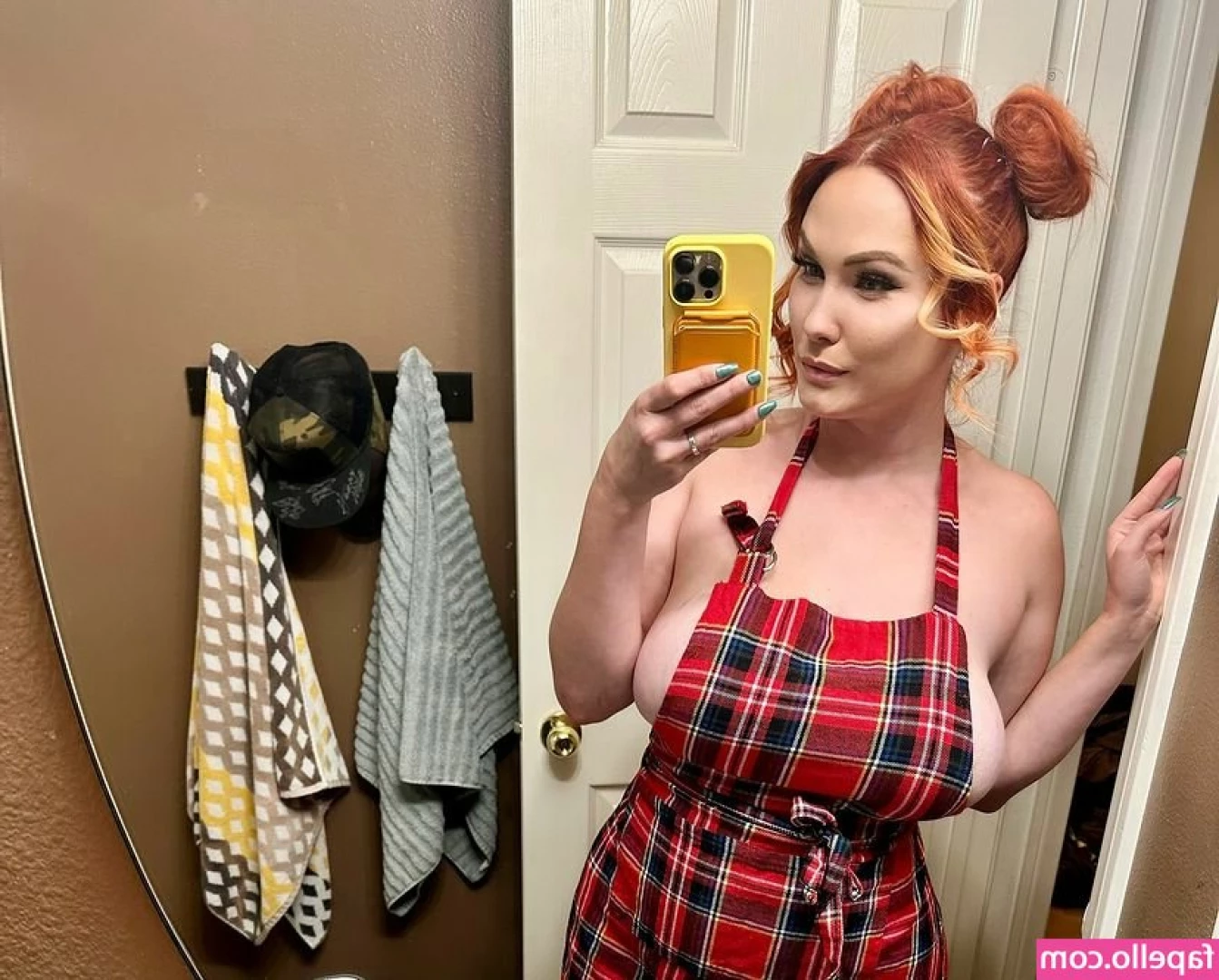 Taylor Gunner [ taylor-gunner-8 ] - [PHOTO] big boopies