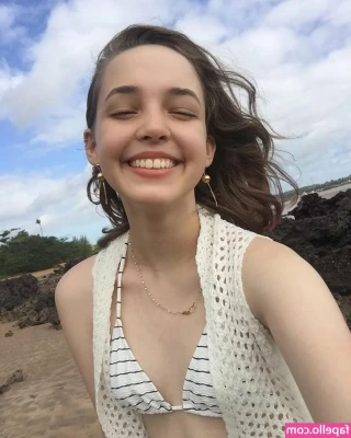 _anaeulalia [ anaeulalia ] - Just painting my nails <3
