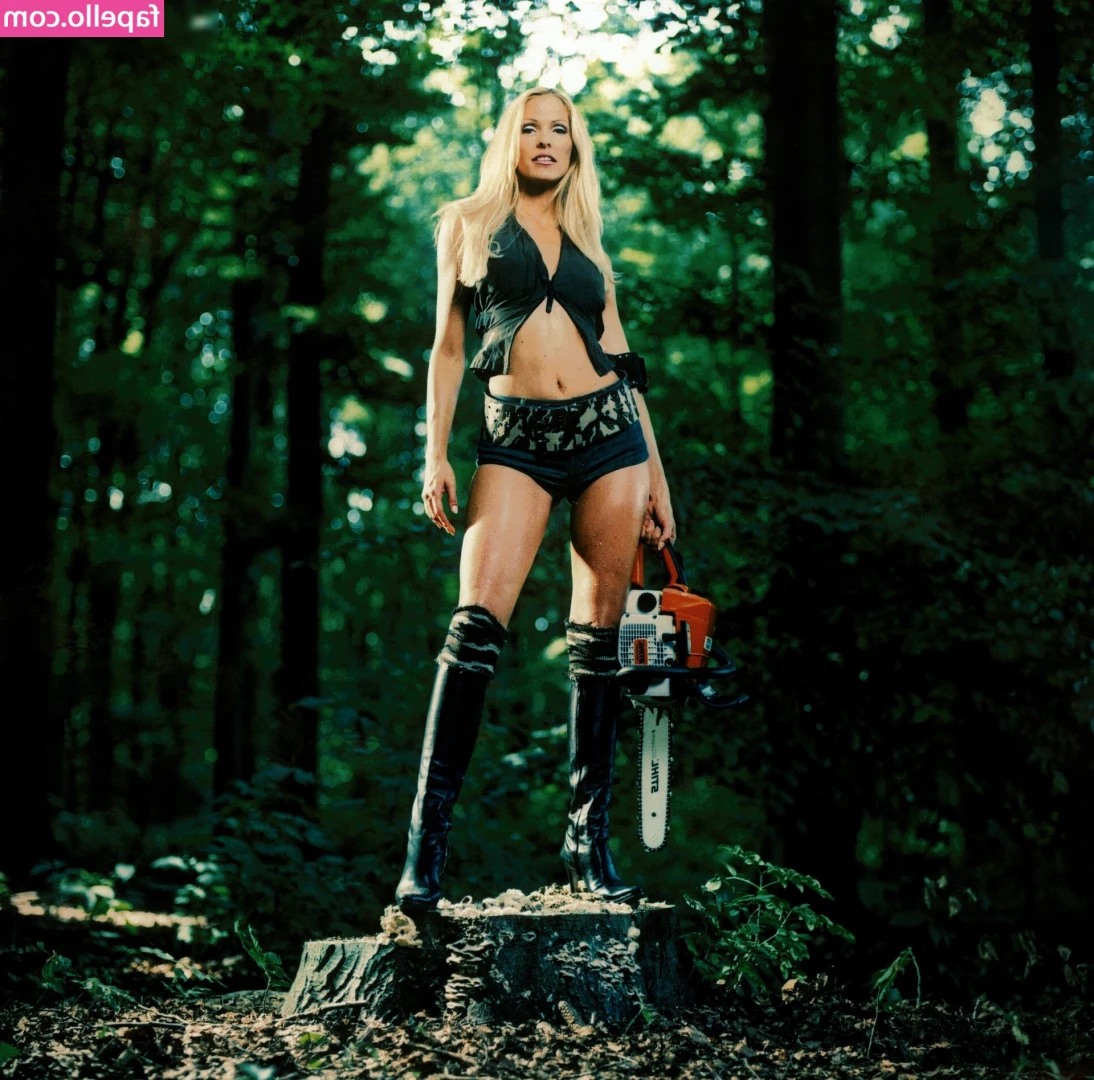 Sonya Kraus [ sonya-kraus ] - Legs legs legs