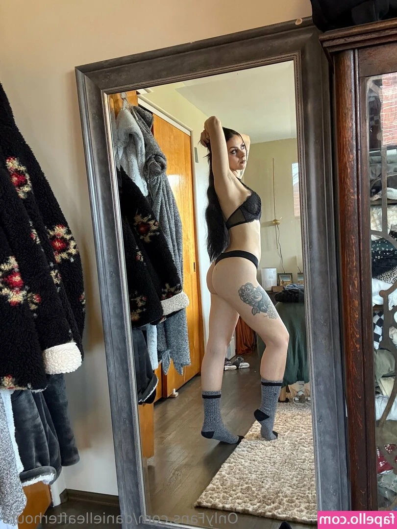 Danielle Gross [ danielle-gross ] - I want to fuck outdoors like a real animal ;)