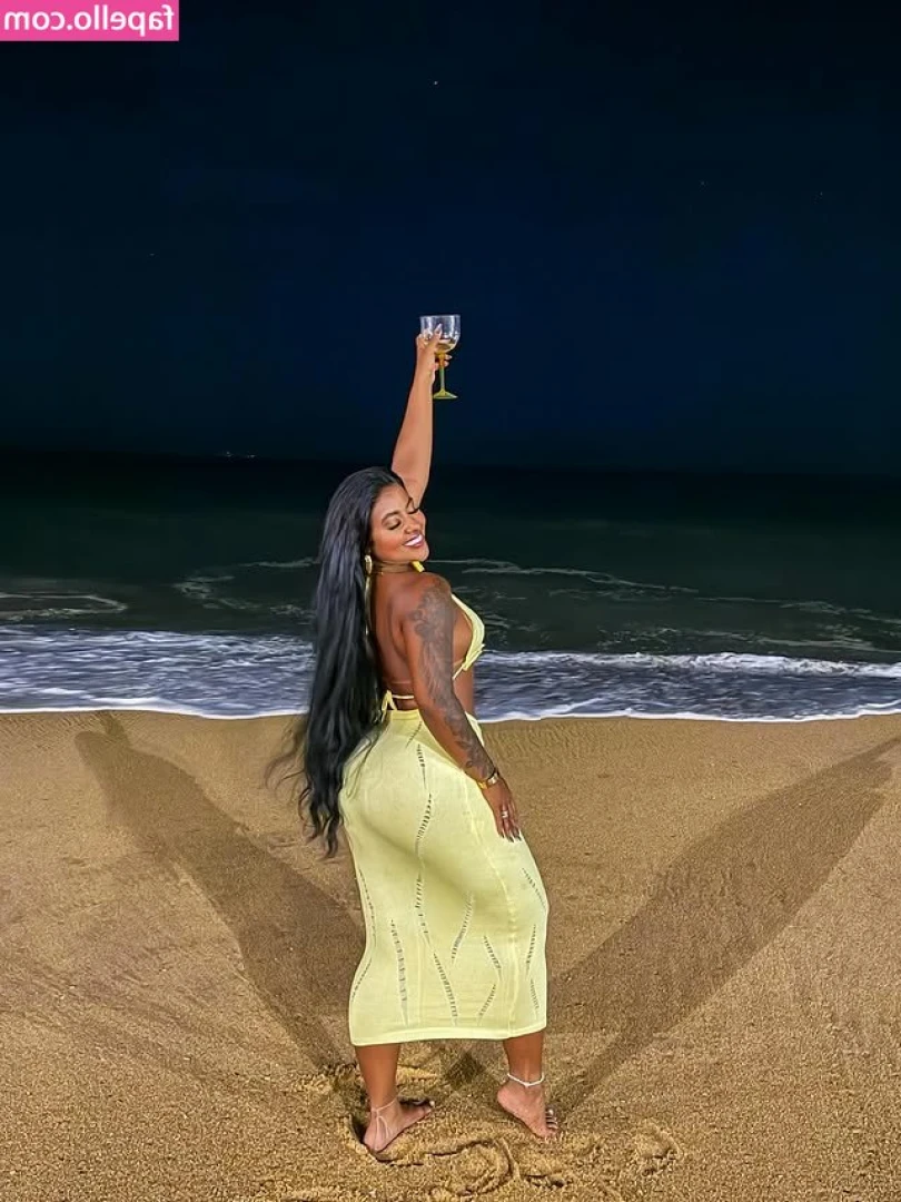 Caroline Pereira [ caroline-pereira ] - One more shot in the tiny thong & high heels 👠 😜
