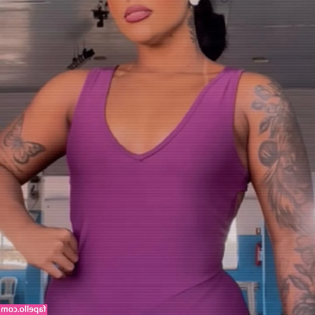 Caroline Pereira [ caroline-pereira ] - I've found panties that exactly match my skin tone 🥵