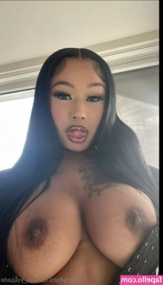 ohsoyoujade - I think my tits are showing a little?🤭🤭 comment