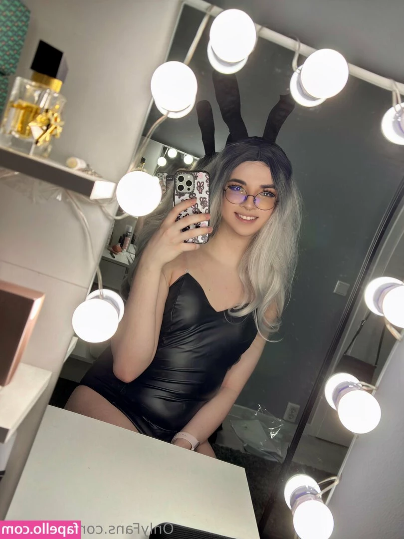 lucyqrow - Bra Modeling with my sports bra like bras
