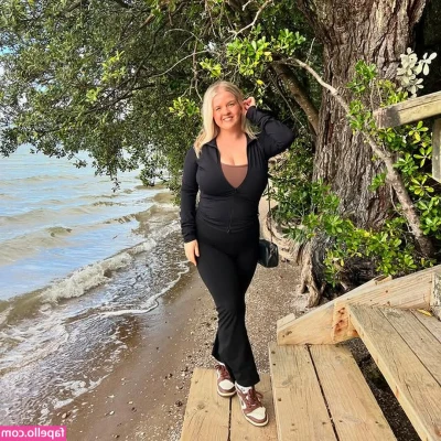 Mikaela Heineke [ mikaela-heineke ] - I love what pregnancy did for my body 😍 being thicker feels amazing