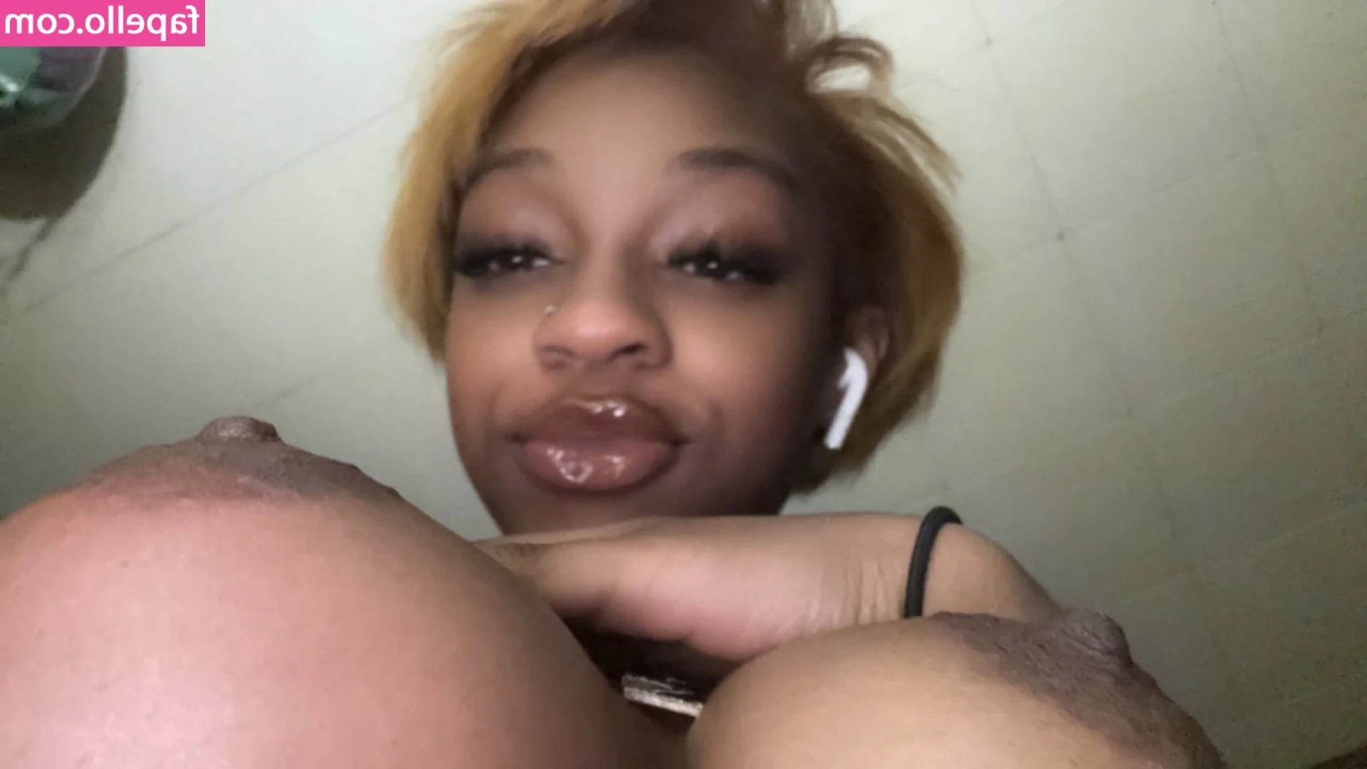 xx_zakiya [ xx-zakiya ] - Good morning! Getting a pedicure today! If you’d like a sexy video