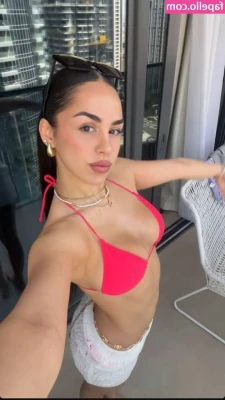 Marikelly - This thong barely fits oh nooo 😜