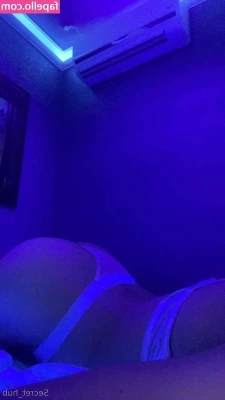 secret_hub_wue [ secret-hub-wue ] - I’m what you’re craving.😉