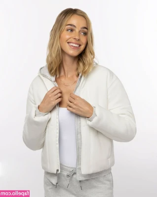 Elizabeth Turner [ elizabeth-turner ] - Movie night? 😇