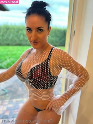 Onlyveru - Help me make more sexy content by buying costumes  sexy outfits  toys