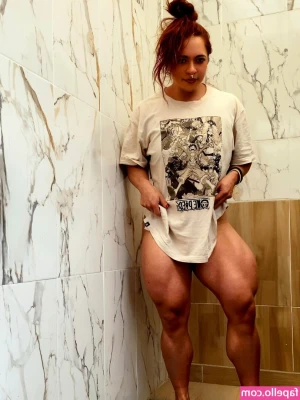 Angela Bodybuilder [ angela-bodybuilder ] - Sittin' pretty!