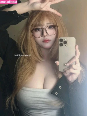 Rina Yanmei [ rina-yanmei ] - Some pics I took for you guys this morning. 🍑👣❤️