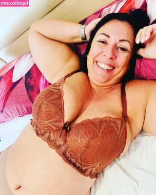Lucy May [ lucy-may ] - Soy chiquitita pero con la nalga grandota...😈🍑🍒