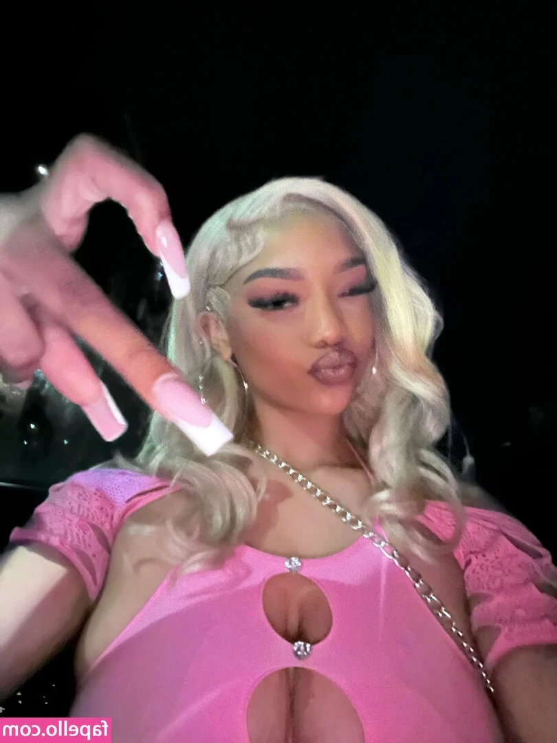 jazmyn - I guess its time to film some White Air Force 1 videos 🥰
