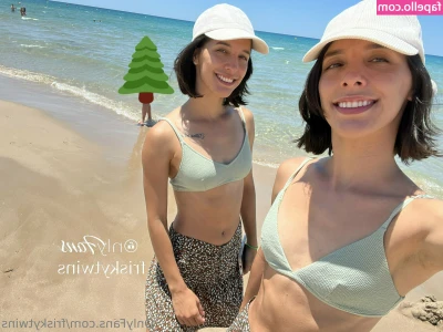 Frisky Twins [ frisky-twins ] - Cum to me tonight babes, see you in the morning. Sweet dreams, love u