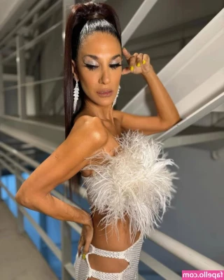 Silvina Escudero [ silvina-escudero ] - can t resist a full length hotel mirror