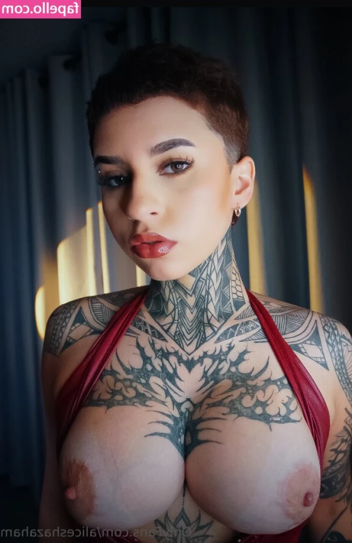 Riryine - Mmmm giving you head with my bright red lips