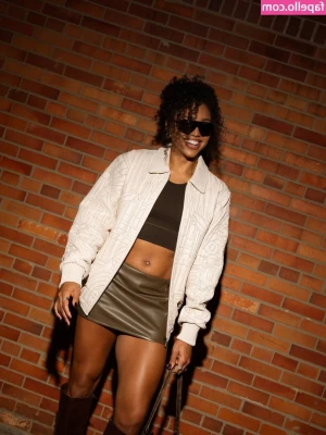 Azzi Fudd [ azzi-fudd ] - how do you like my new gym tights?