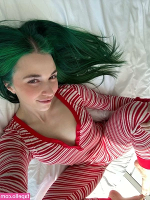 baileyfree - Buenas papi  es hora de sacarme la tanguita     Hi daddy  is it time