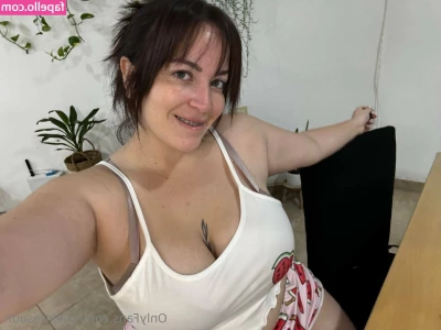 sweetiesuun - I have such a nice round booty for you to nom on