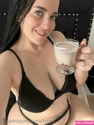 sweetiesuun - Hello babies  today I am in a good mood   the first one who leaves me