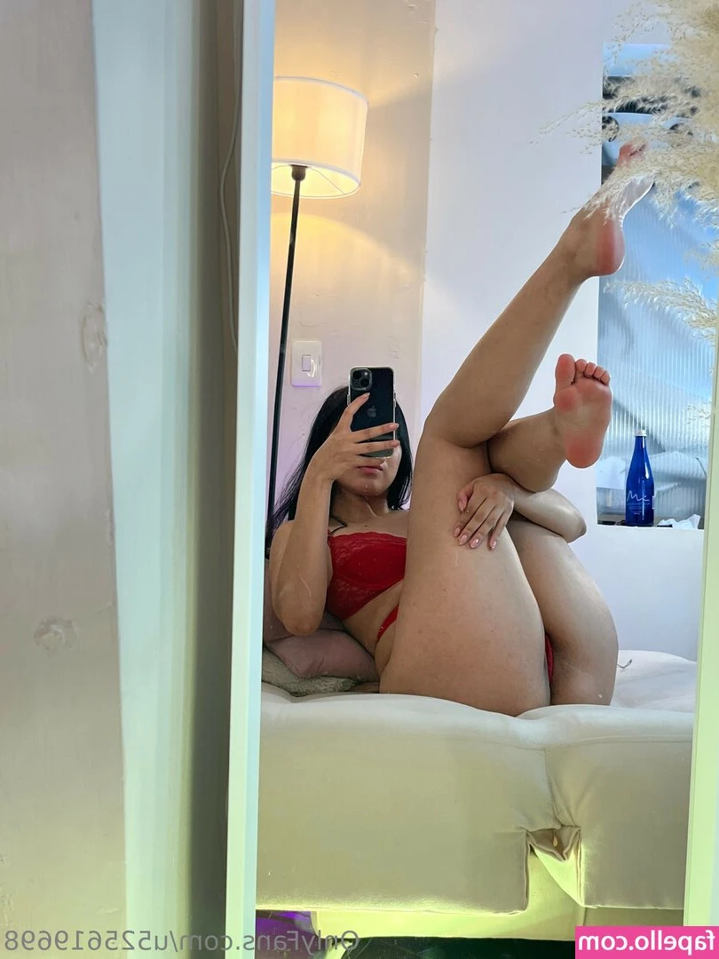 thelovelyhellen - So hot! 😍😋 I only have to cook in my panties! 🤫🤤💦 Will