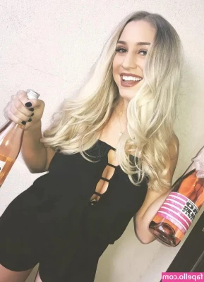 kayliekaywrites - I need a sub to come on my walks, be my footstool