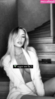 Julia Chavanne [ julia-chavanne ] - Going to havw a shower 😇
