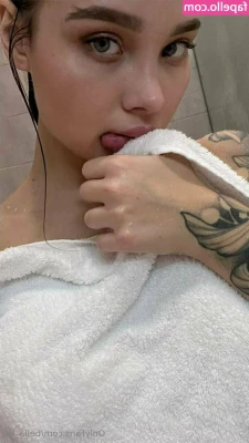 bella_lla [ bella-lla-1 ] - Which part of my body do you like the most