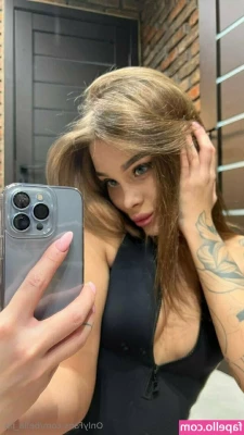 bella_lla [ bella-lla-1 ] - Kurz und knapp: Boobies 😛