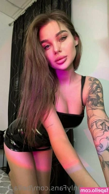 bella_lla [ bella-lla-1 ] - Tem dias que eu só quero sentar ainda bem que ele deixa eu