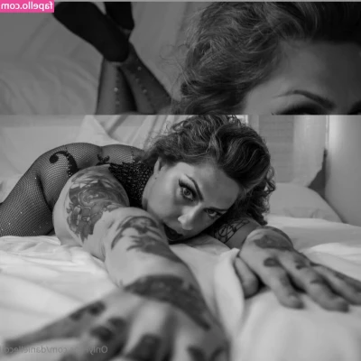 Danielle Colby [ danielle-colby ] - Ó onde eu tanho pinta o   Look where I have a little dot dot o