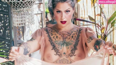 Danielle Colby [ danielle-colby ] - If you keep seducing me, thing will get naughty 😏