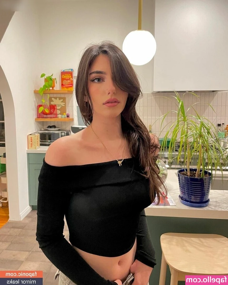 Cocoxcohen - Aren't you afraid of being stomped by such a huge lady ?