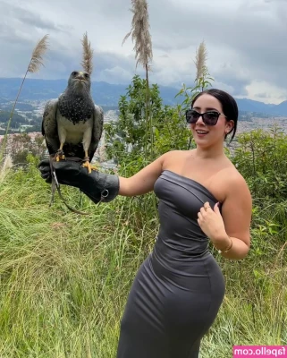 Mishel Orellana [ mishel-orellana ] - Classy and sexy or slutty and sexy which one do you like on me?