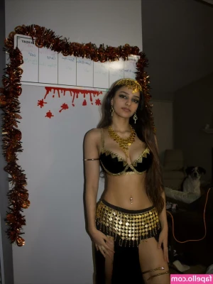 Caraakiko333 - Shall I go and workout or just play with my pussy here instead???????