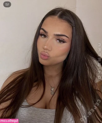 natyrraa - Help me decide how I should have my pussy🤔😏😋 $5 Shaved💗