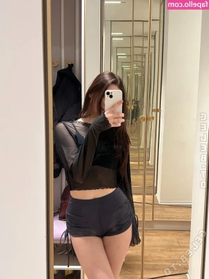 lil_esma [ lil-esma ] - Looking cute and dainty here! 💖 What turns you on?