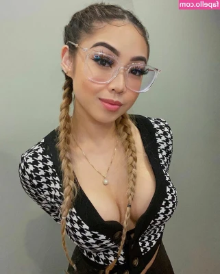 Lysa Joanna Chan [ lysa-joanna-chan ] - POV: you made me smile and now i'm giving you the take me to my room