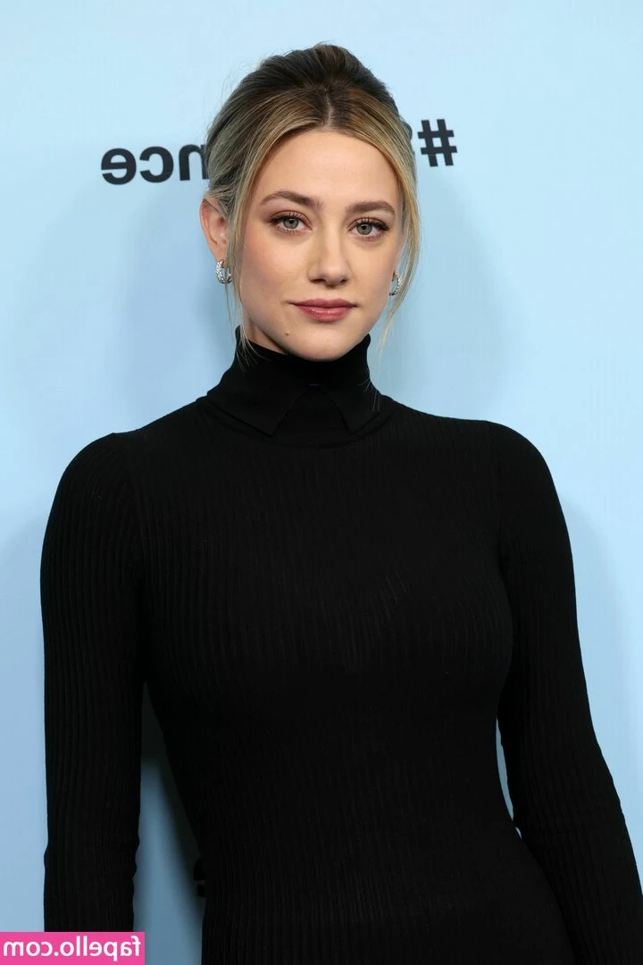 Lili Reinhart [ lili-reinhart ] - Buen día papis bellos hoy le subiré un adelantito de lo que se