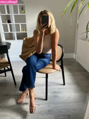 Emma Hill [ emma-hill ] - You cannot be lonely if you like the person you’re alone