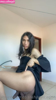Pietra Vdk [ pietra-vdk ] - Play with my hair 🥹