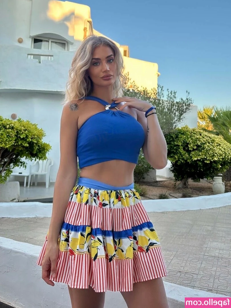 Lucie Gaumont [ lucie-gaumont ] - Do you like my new bikini for my next holiday? 🍊🧡🍑
