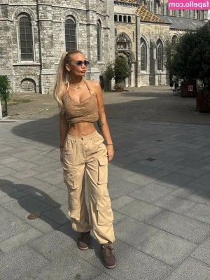 Lucie Gaumont [ lucie-gaumont ] - You like this view better babe.