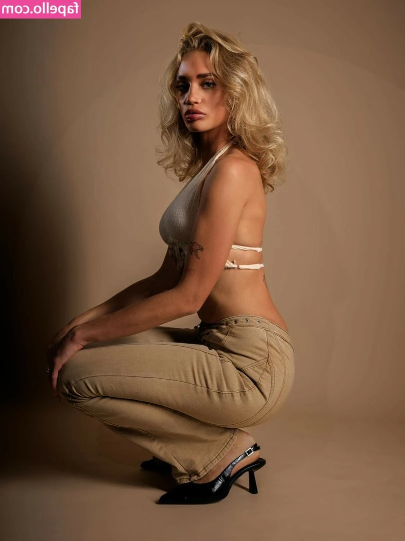 Lucie Gaumont [ lucie-gaumont ] - super cute natural dani! i have this bad habit of stealing clothes