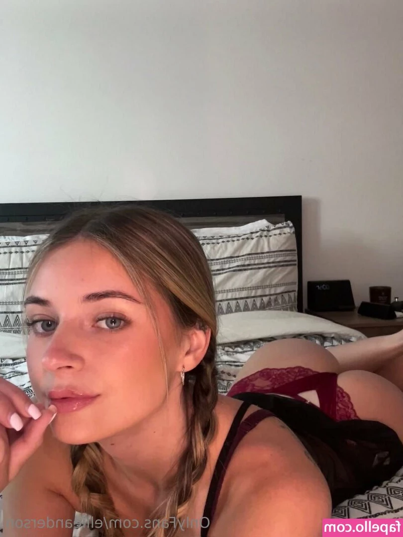 ellieanderson - Boobies bouncing for your enjoyment