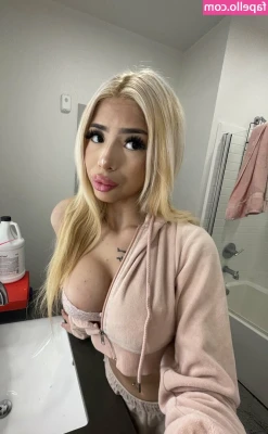 Lyla Fox [ lyla-fox ] - I filmed a striptease video and then remembered my back is HORRENDOUS