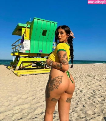 May Bakshi [ may-bakshi ] - Alguien para un masajito rico? 😈 quién se anota 🥵