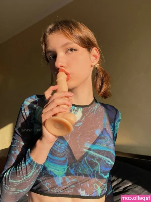 hareniks - My best friend @victoria_spicy 🥵 is a hot, sexy brunette. Already