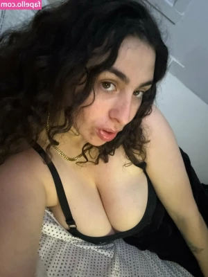Aliza Rose [ aliza-rose ] - If your name starts with a B send me $100 right now. If you think